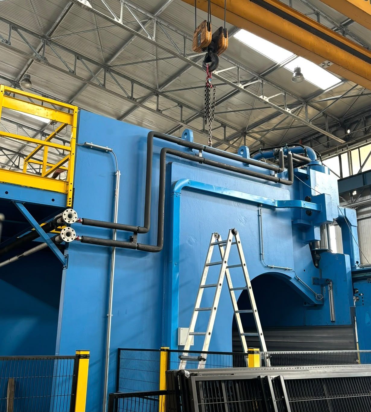 Installazione linea di raffreddamento per una pressa industriale